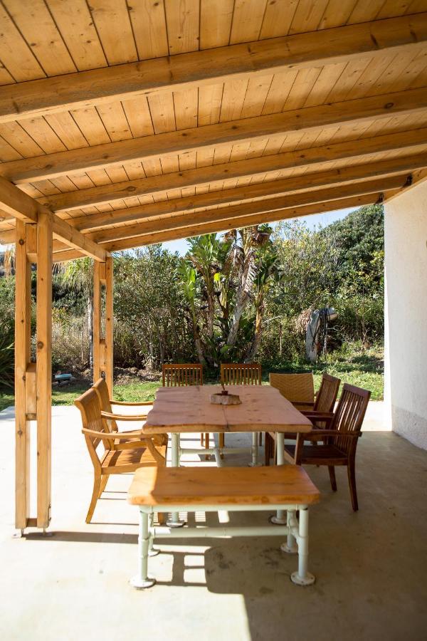 Mera Beachfront House - Фаласарна Екстериор снимка