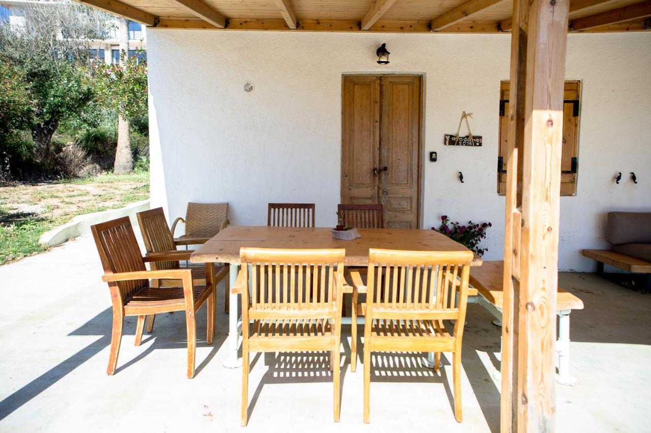 Mera Beachfront House - Фаласарна Екстериор снимка