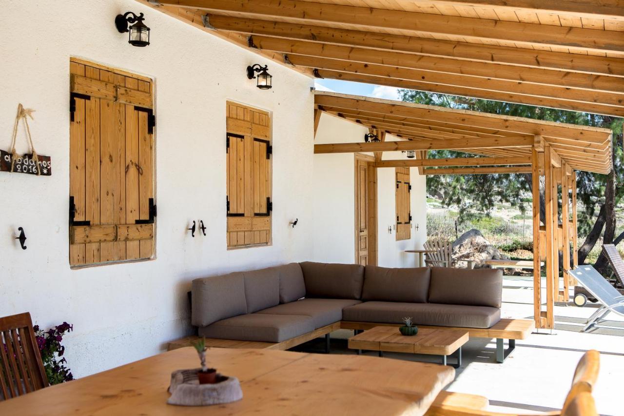 Mera Beachfront House - Фаласарна Екстериор снимка