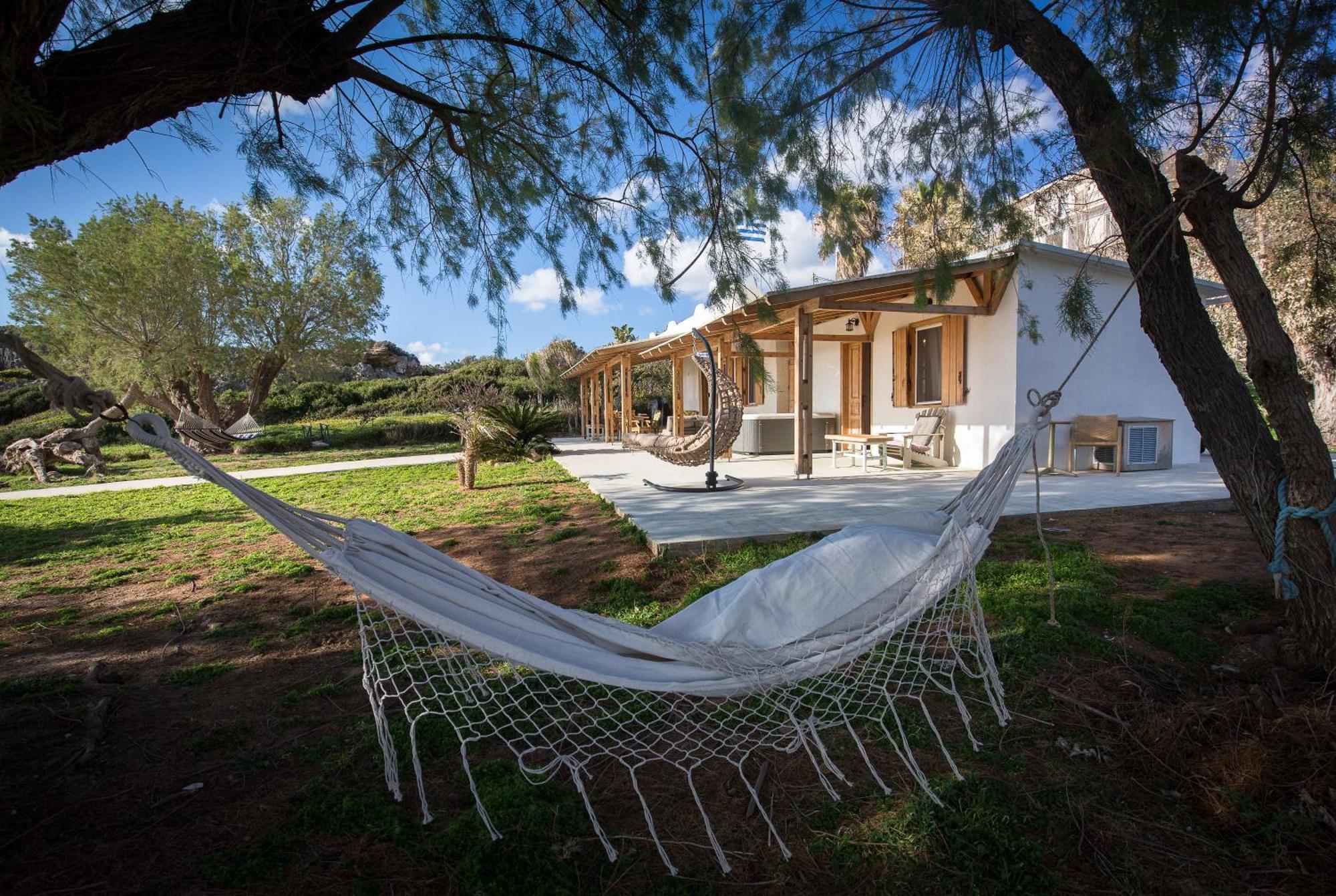 Mera Beachfront House - Фаласарна Екстериор снимка