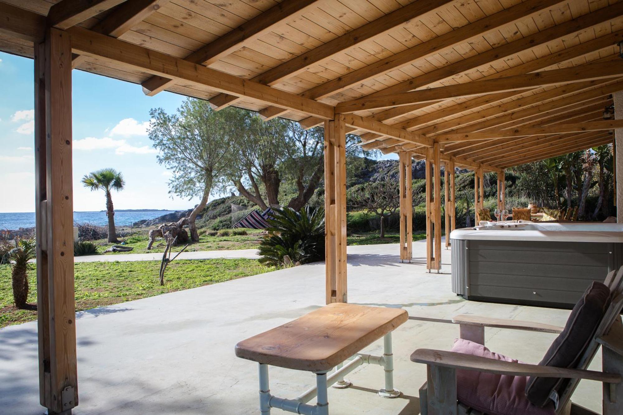 Mera Beachfront House - Фаласарна Екстериор снимка